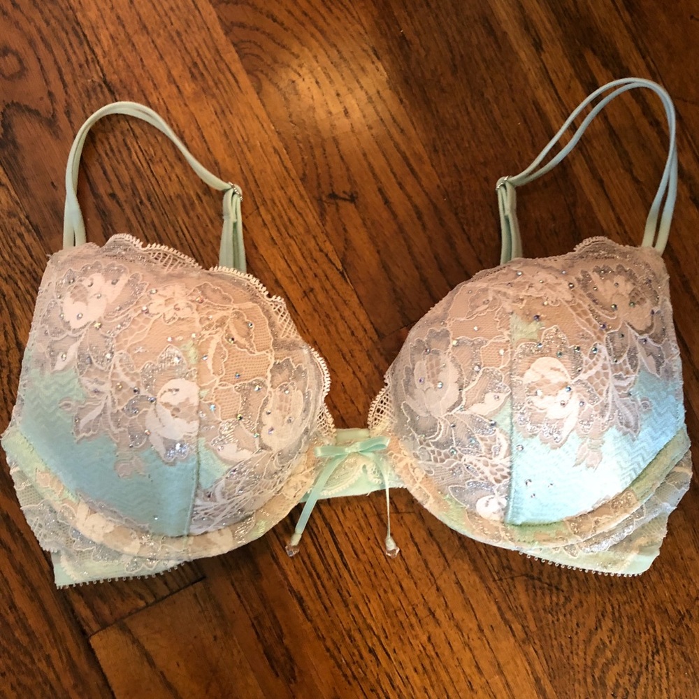 Victoria Secret Very Sexy plunge 32A